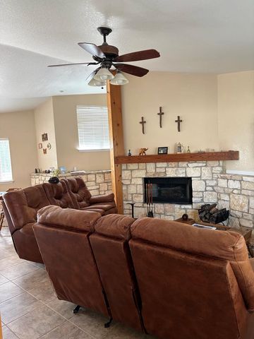 2113 Vista Ridge Dr, Kerrville, TX 78028