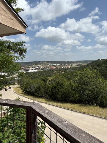 2113 Vista Ridge Dr, Kerrville, TX 78028