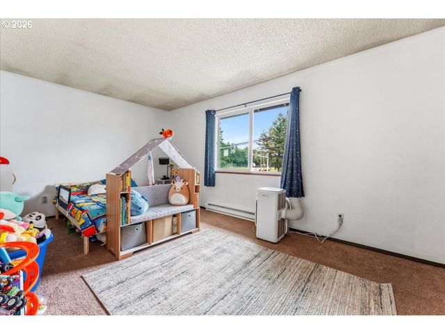 1649 Ne KANE Dr, Gresham, OR 97030