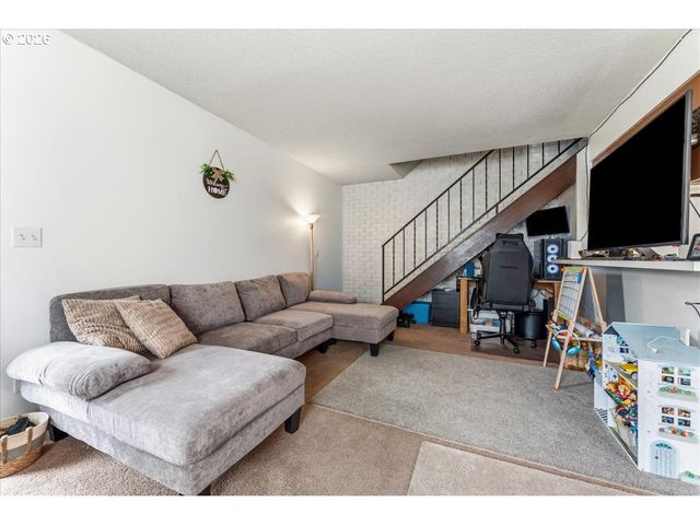 1649 Ne KANE Dr, Gresham, OR 97030