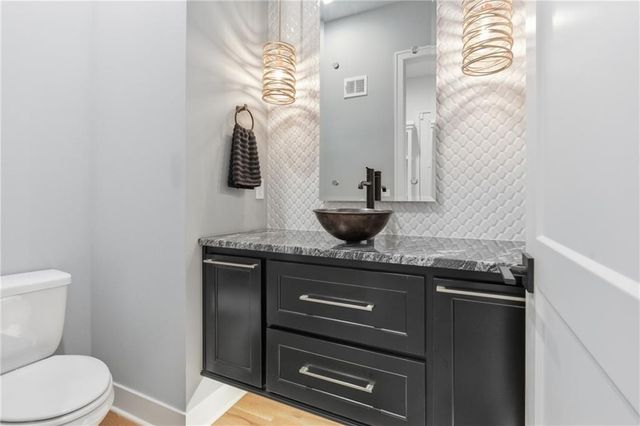 8181 Valley Road, Lenexa, KS 66220