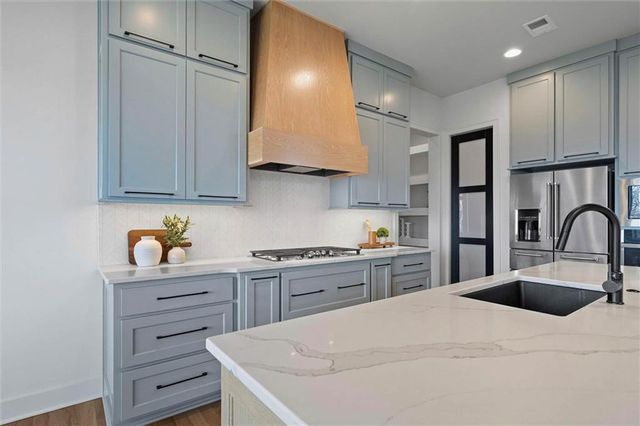 8181 Valley Road, Lenexa, KS 66220