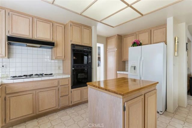 7422 Kyle Court, West Hills, CA 91307