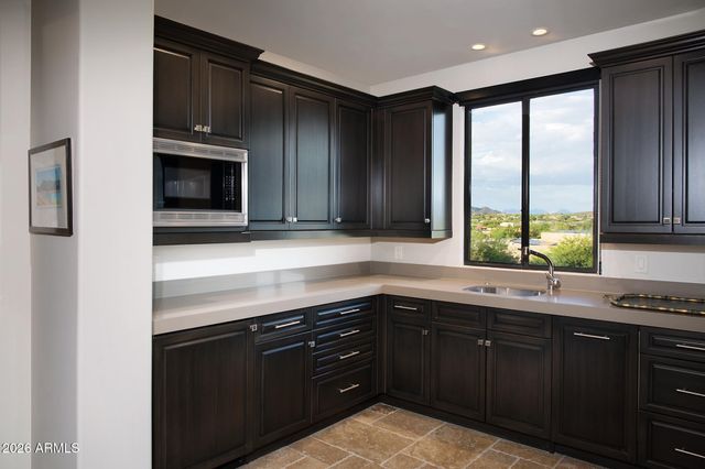 10681 E GREYTHORN Drive, Scottsdale, AZ 85262