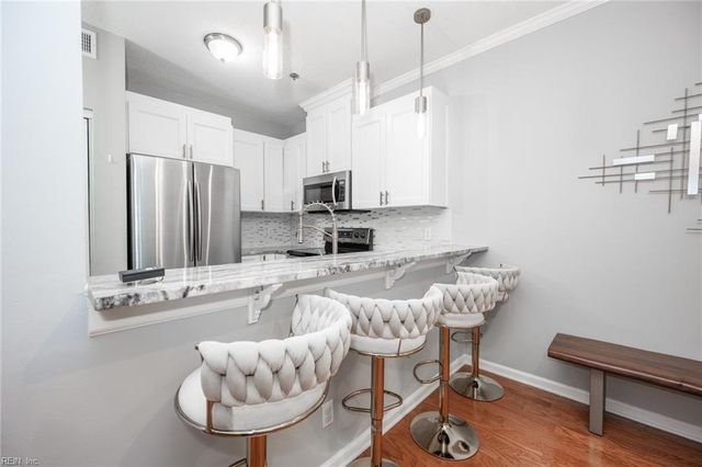 230 College Pl Apt 226, Norfolk, VA 23510