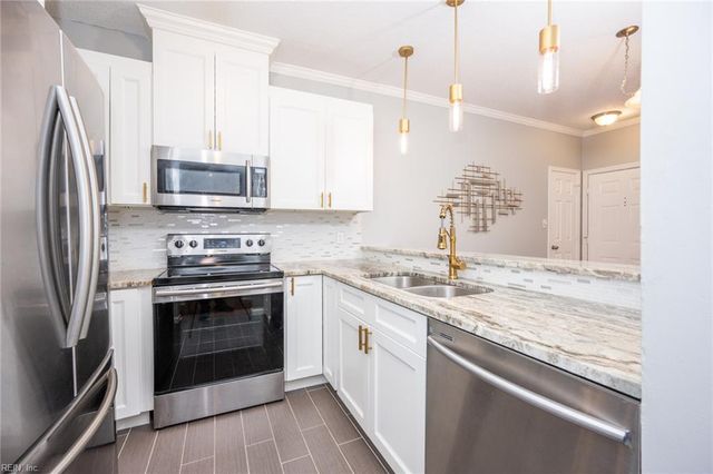 230 College Pl Apt 226, Norfolk, VA 23510