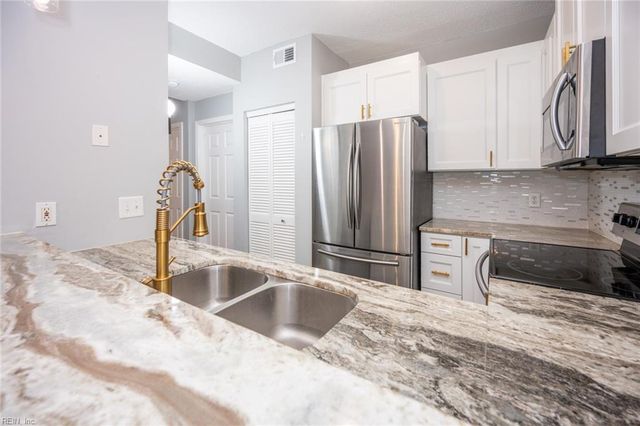 230 College Pl Apt 226, Norfolk, VA 23510