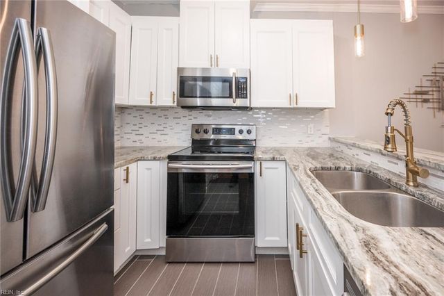 230 College Pl Apt 226, Norfolk, VA 23510