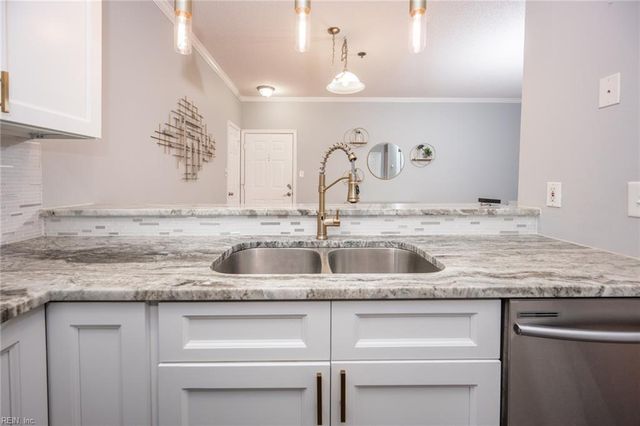 230 College Pl Apt 226, Norfolk, VA 23510