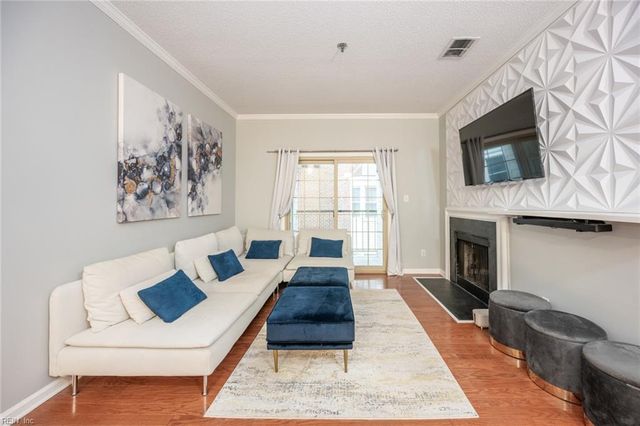 230 College Pl Apt 226, Norfolk, VA 23510