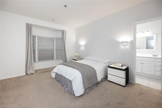 230 College Pl Apt 226, Norfolk, VA 23510