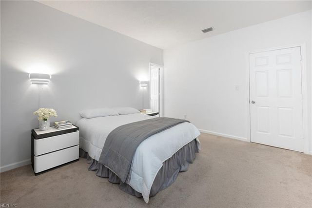 230 College Pl Apt 226, Norfolk, VA 23510