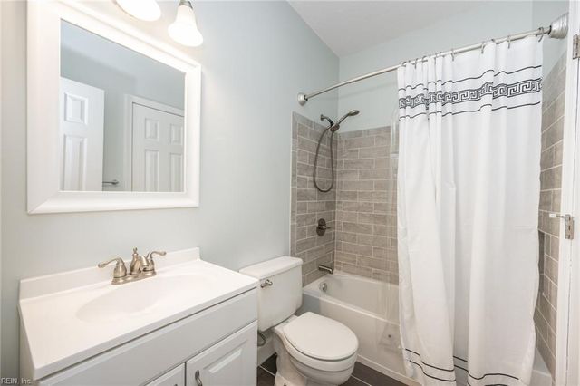 230 College Pl Apt 226, Norfolk, VA 23510