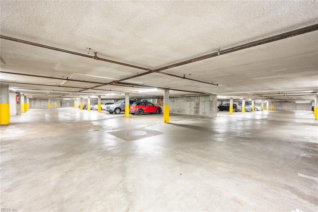 230 College Pl Apt 226, Norfolk, VA 23510