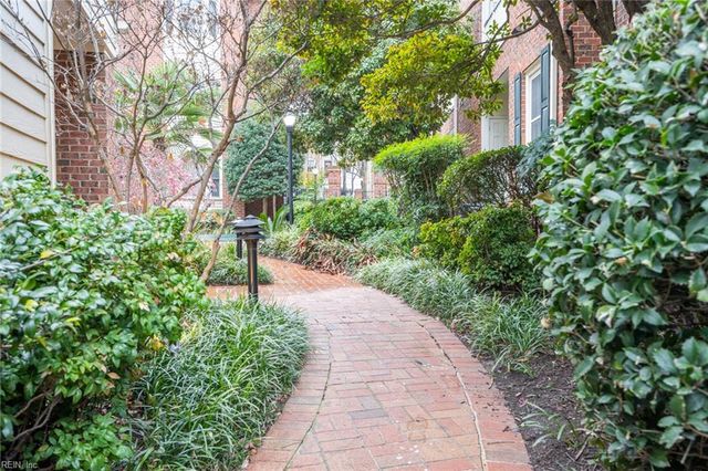 230 College Pl Apt 226, Norfolk, VA 23510