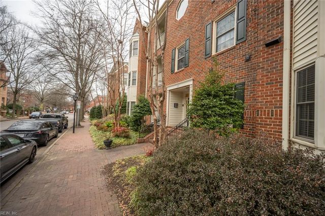 230 College Pl Apt 226, Norfolk, VA 23510