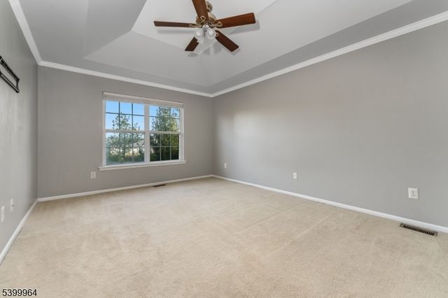 66 Limerick Ln, Lopatcong Twp., NJ 08865