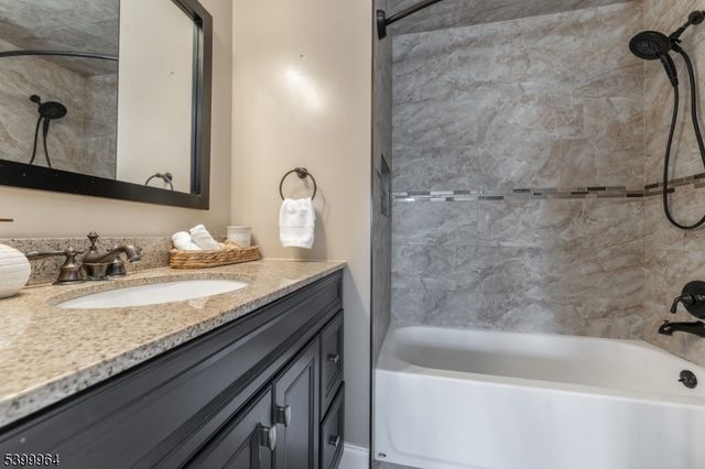 66 Limerick Ln, Lopatcong Twp., NJ 08865