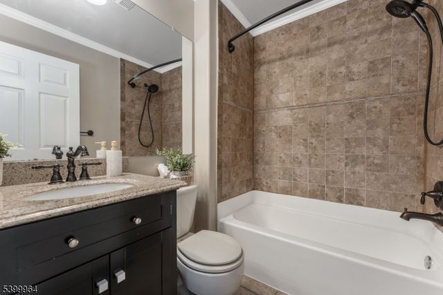 66 Limerick Ln, Lopatcong Twp., NJ 08865