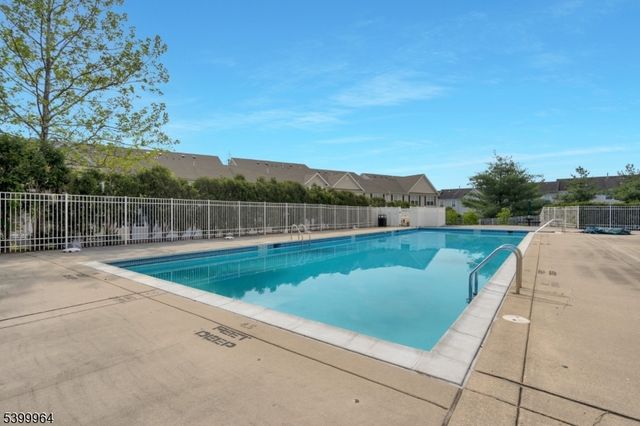 66 Limerick Ln, Lopatcong Twp., NJ 08865