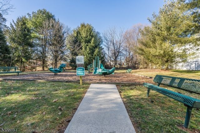 66 Limerick Ln, Lopatcong Twp., NJ 08865