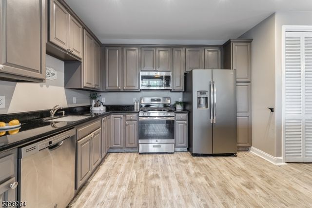 66 Limerick Ln, Lopatcong Twp., NJ 08865