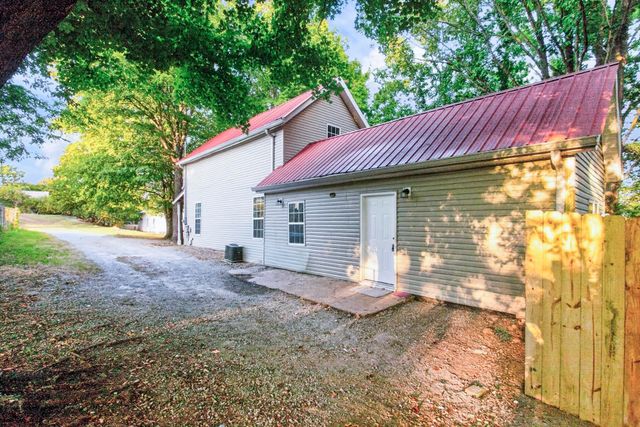 329 W 14th St, Columbia, TN 38401