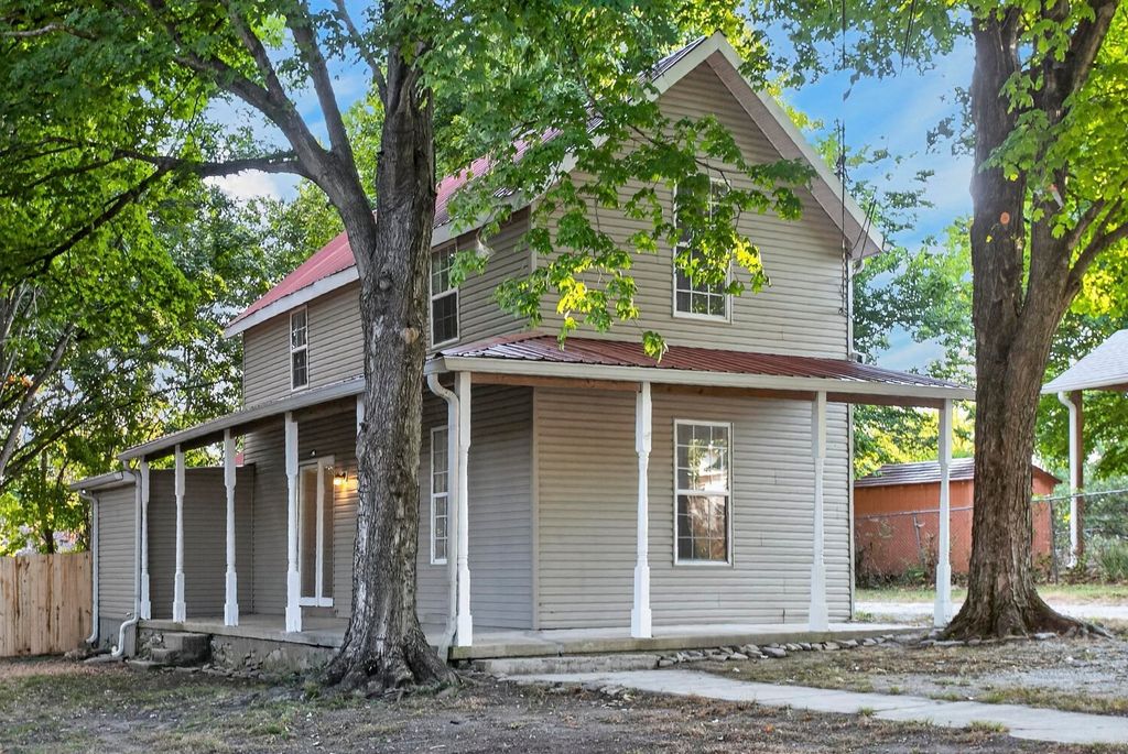329 W 14th St, Columbia, TN 38401