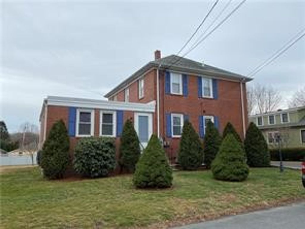 86 Hamilton Avenue 1st floor, Barrington, RI 02806