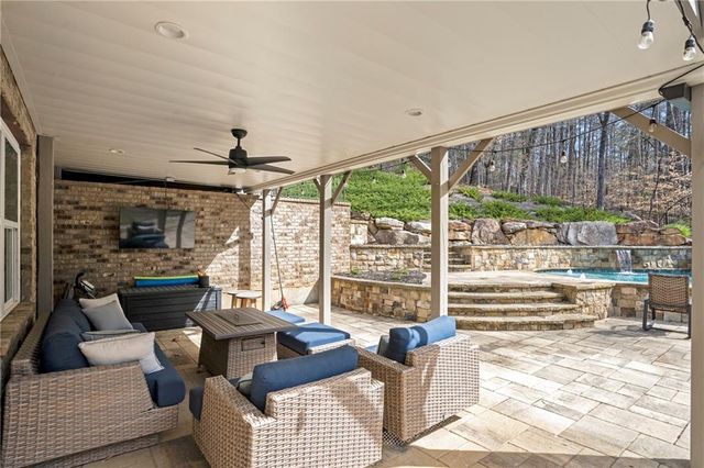 1090 Mosspointe Drive, Roswell, GA 30075