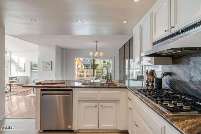 2221 Kingsbridge Lane, Oxnard, CA 93035