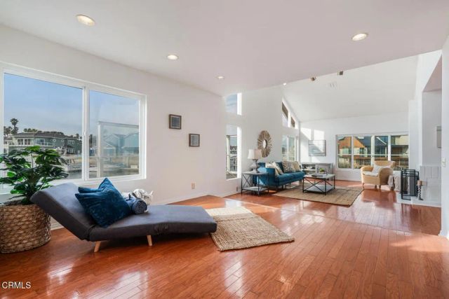 2221 Kingsbridge Lane, Oxnard, CA 93035
