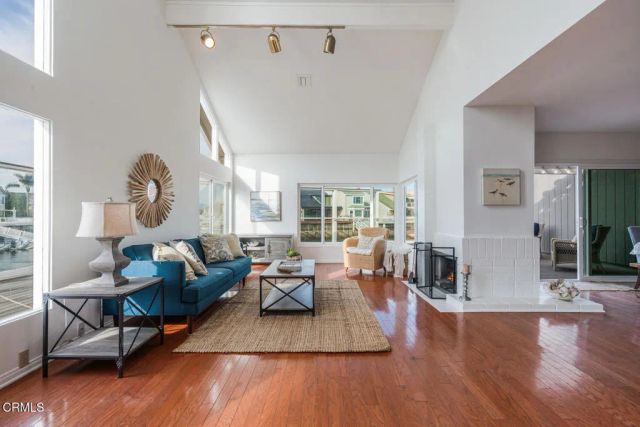 2221 Kingsbridge Lane, Oxnard, CA 93035