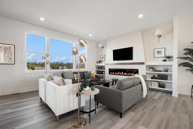 5631 Pioneer Pass 15, Caledonia, MI 49316