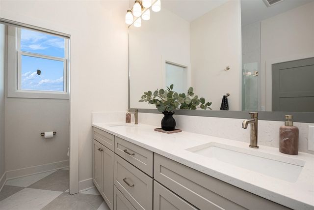 5631 Pioneer Pass 15, Caledonia, MI 49316