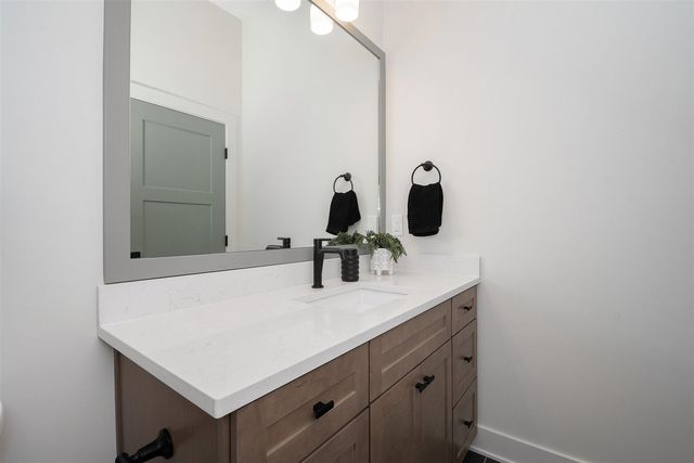 5631 Pioneer Pass 15, Caledonia, MI 49316