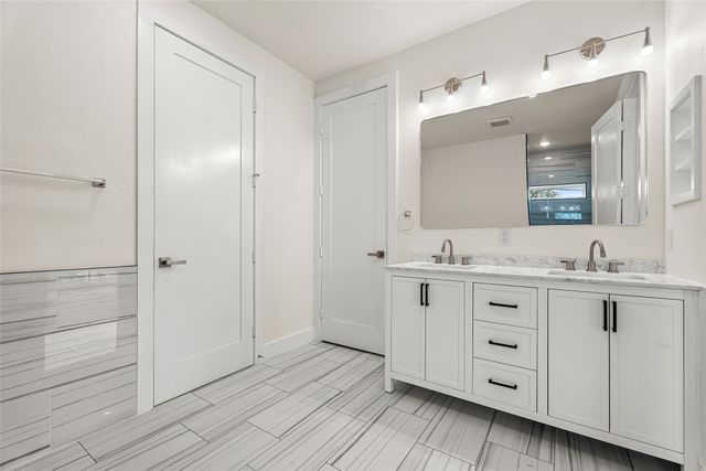 400 S Henderson Avenue, Dallas, TX 75223