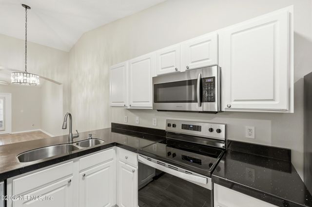 305 REDWOOD Lane, St. Johns, FL 32259