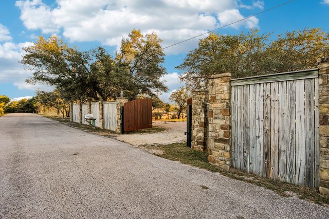 24333 Pedernales Cliff TRL, Spicewood, TX 78669