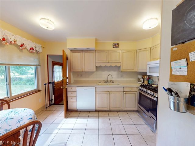 2068 Green Road, Madison, OH 44057