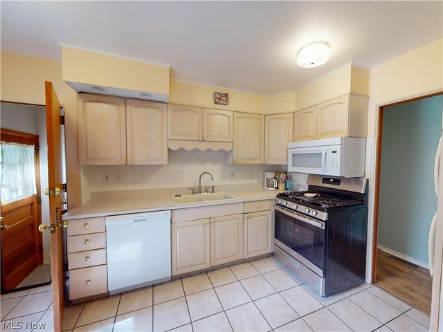 2068 Green Road, Madison, OH 44057