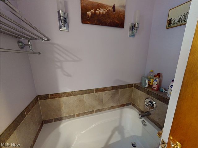 2068 Green Road, Madison, OH 44057