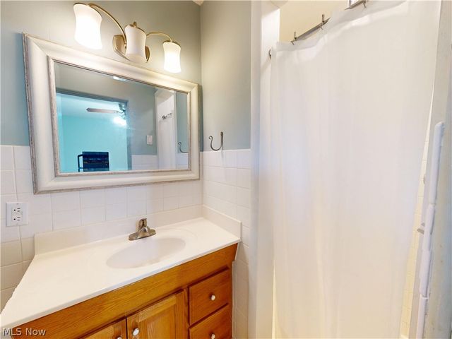 2068 Green Road, Madison, OH 44057