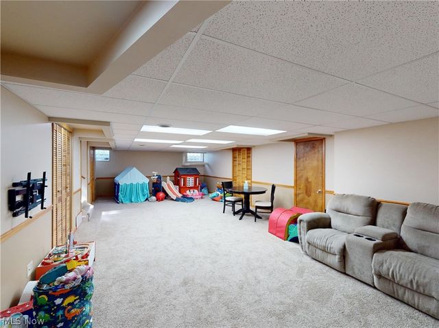 2068 Green Road, Madison, OH 44057
