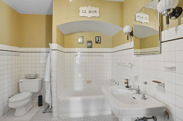 2002 N Fountain Boulevard, Springfield, OH 45504