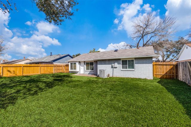 13979 Towne Way Drive, Sugar Land, TX 77498