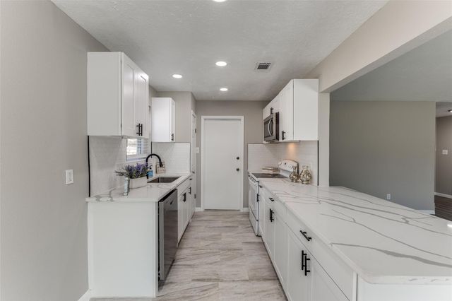 13979 Towne Way Drive, Sugar Land, TX 77498