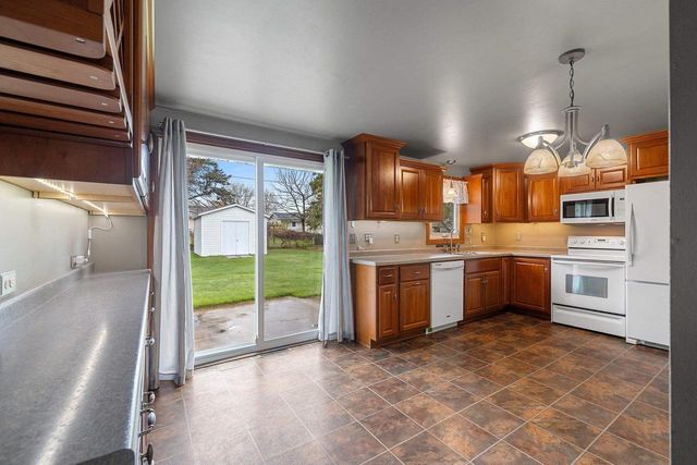 1281 ALICE DRIVE, Green Bay, WI 54304