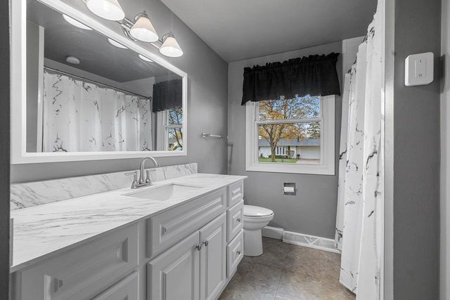 1281 ALICE DRIVE, Green Bay, WI 54304