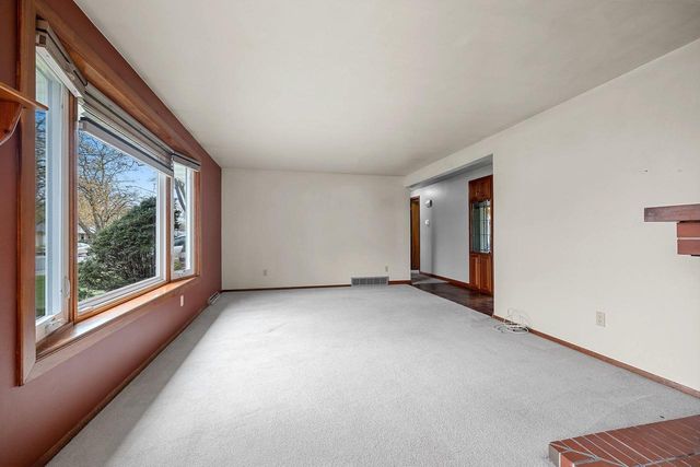 1281 ALICE DRIVE, Green Bay, WI 54304
